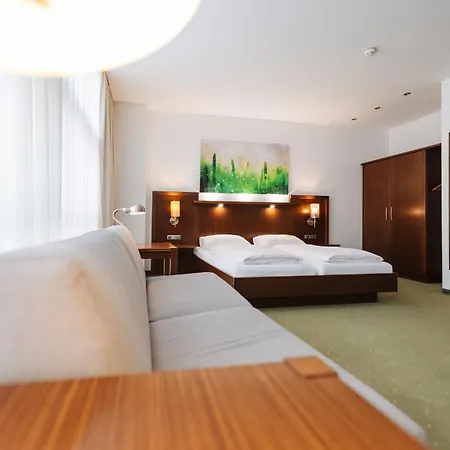 Hotell Hotel City 4*