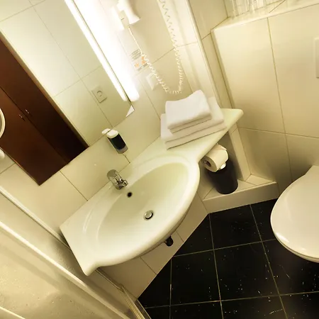 Hotel City 4*
